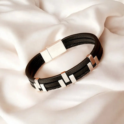 Men’s Adjustable Bracelet – Classic and Modern Bracelet Design with a Secure Fit.